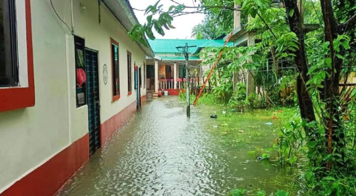 সুনামগঞ্জে বাড়ছে পানি,  ডুবছে নতুন নতুন এলাকা