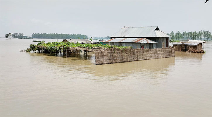 পানিবন্দী ৩০ হাজার মানুষ