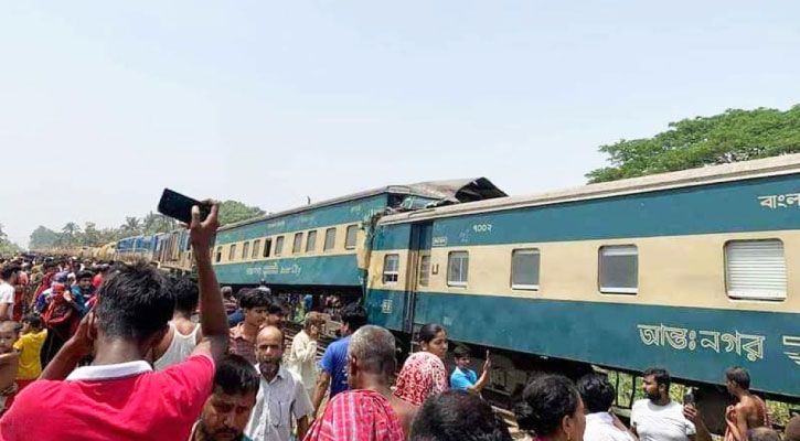 গাজীপুরে ট্রেন সংঘর্ষ, স্টেশন মাস্টারসহ বরখাস্ত ৩