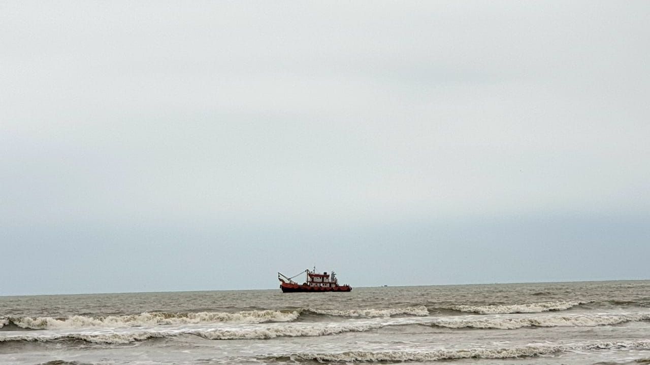 শরতে সমুদ্রসৈকতে