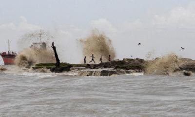 সাগরে লঘুচাপ, বন্দরে ৩ নম্বর সংকেত