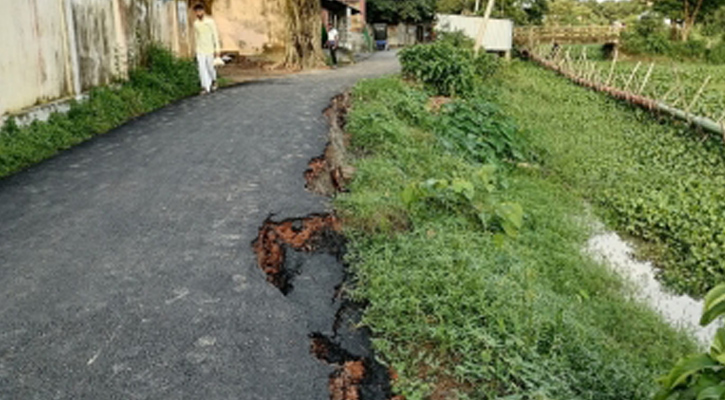 সোনারগাঁয়ে রাস্তা সংস্কারে অনিয়মের অভিযোগ