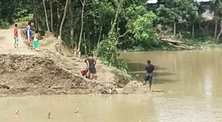 পানি নামার সঙ্গে সঙ্গে দৃশ্যমান হচ্ছে ক্ষয়ক্ষতির চিত্র