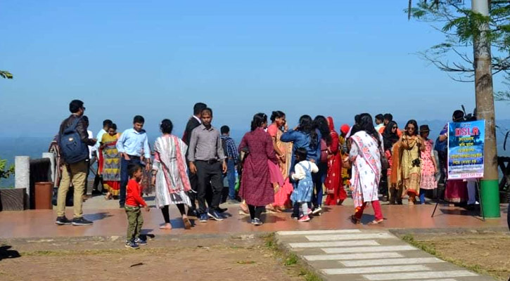 দীর্ঘদিন পর ঢল নেমেছে পাহাড়ের বাঁকে