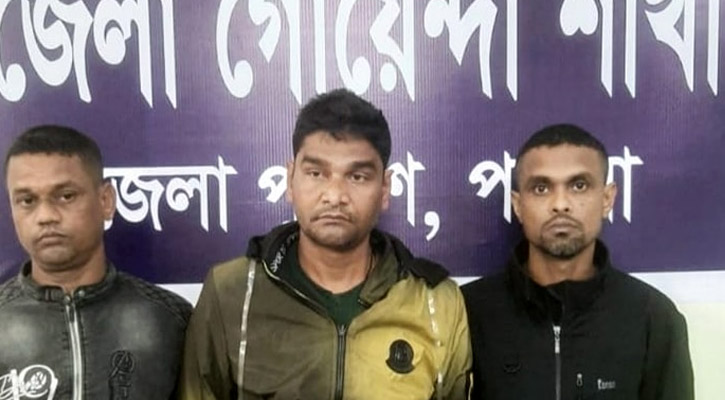 চেয়ারম্যান প্রার্থী হত্যা মামলায় অস্ত্রগুলিসহ গ্রেপ্তার ৩