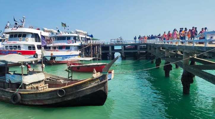 সেন্টমার্টিনে পর্যটকবাহী জাহাজ চলাচলে নিষেধাজ্ঞা 