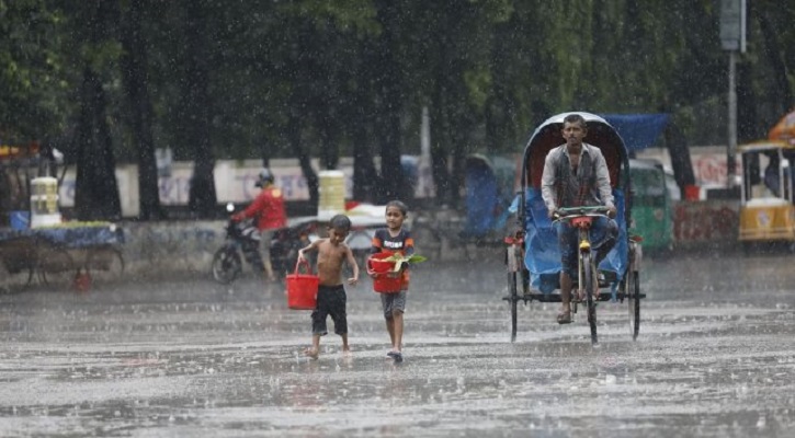 লঘুচাপের প্রভাবে দেশের বিভিন্ন অঞ্চলে বৃষ্টি