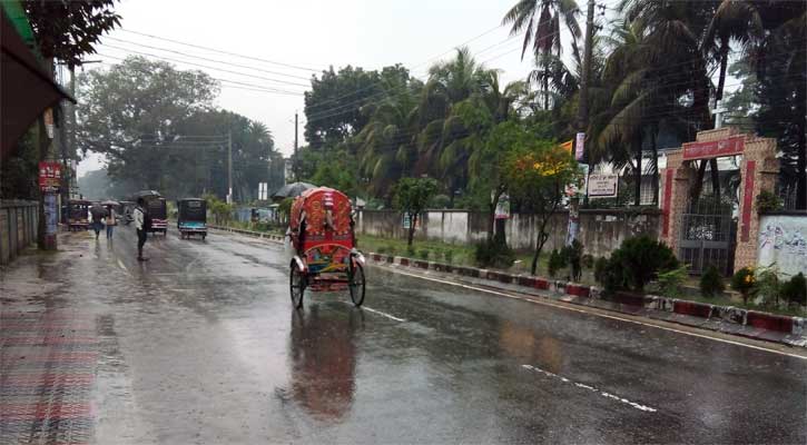 টানা বৃষ্টিতে ভোগান্তিতে মানুষ