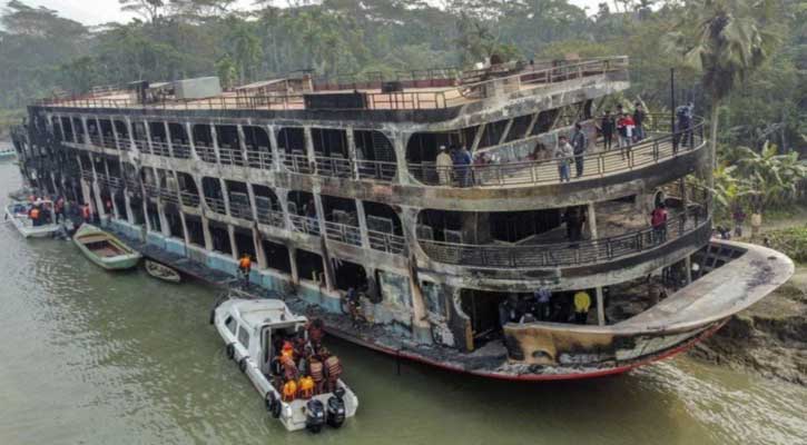 লঞ্চে আগুন : ৮ জনের বিরুদ্ধে গ্রেপ্তারি পরোয়ানা