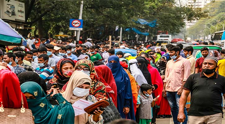 টিকাপ্রত্যাশী মানুষের ভিড়ে হুড়োহুড়ি ও বিশৃঙ্খলা