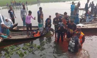 বাল্কহেড-ট্রলারের সংঘর্ষের ঘটনায় ৪ শ্রমিক আটক