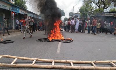 দোকান উচ্ছেদের প্রতিবাদে বিক্ষোভ