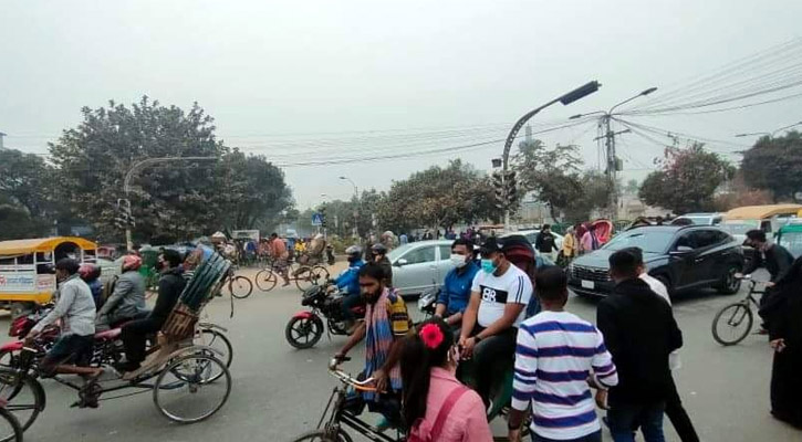 শিক্ষকদের আশ্বাসে অবরোধ প্রত্যাহার শিক্ষার্থীদের