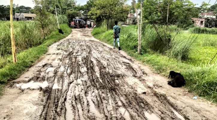 ভোগান্তির উদাহরণ কুমড়াখালী-চৌদ্দঘর সড়ক