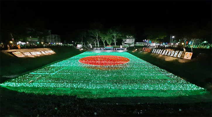 পুকুরের তলদেশে লাল সবুজের পতাকা