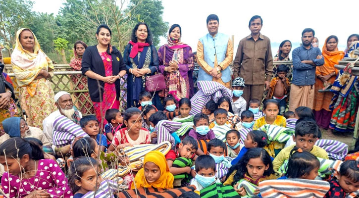 বেদে, জেলে ও ঋষি সম্প্রদায়ের মাঝে শীতবস্ত্র বিতরণ