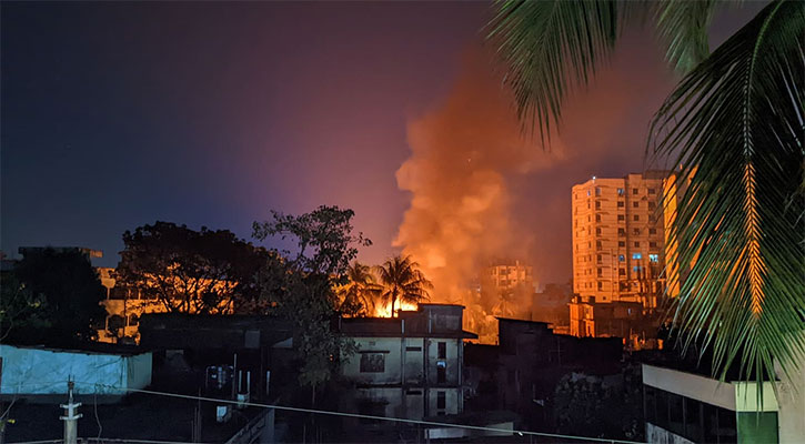 ফার্নিচার কারখানায় আগুন, ব্যাপক ক্ষয়ক্ষতি