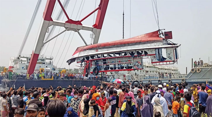 শীতলক্ষ্যায় লঞ্চ দুর্ঘটনার নেপথ্যে ‘অসম প্রতিযোগিতা’ 