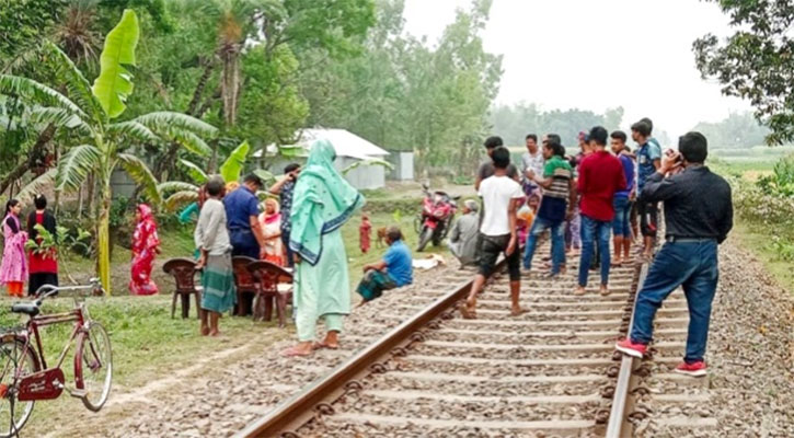 রেললাইনে পড়ে ছিল নবজাতকের লাশ