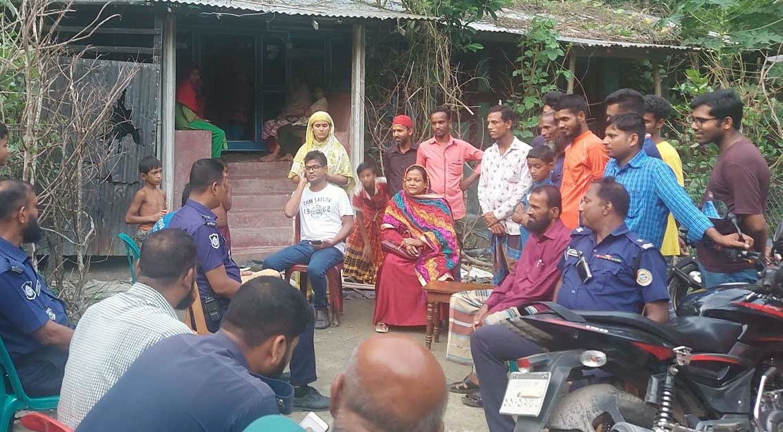 পদ্মা সেতুর নাট খুলে নেওয়া বায়েজিদের বাড়িতে হামলা