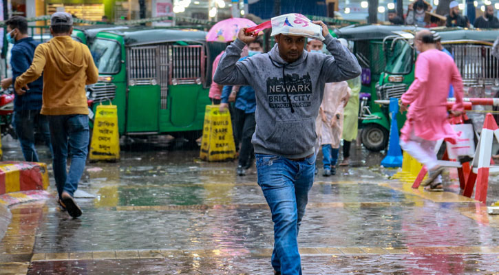 মাঘের বৃষ্টিতে নাকাল রাজধানীবাসী