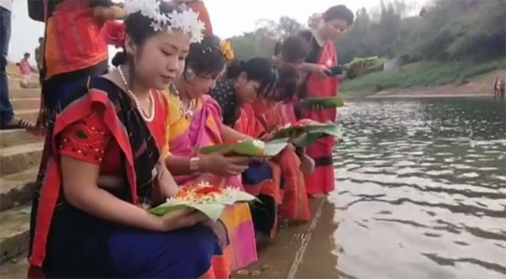 জলে ফুল ভাসিয়ে বিজুর আহবান