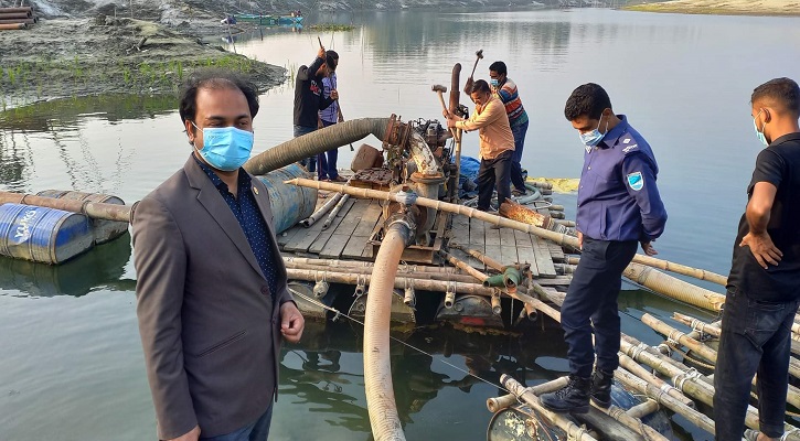 ধলেশ্বরী নদীতে অভিযান, ৫টি ড্রেজার মেশিন ধ্বংস