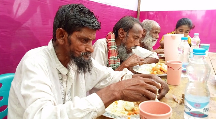 ভিক্ষুকদের নিয়ে ব্যতিক্রমী আয়োজন