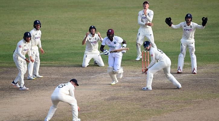 অলআউট করার চেষ্টা ‘অপমানজনক’: ব্রাথওয়েট