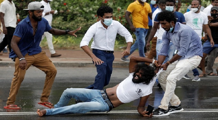 শ্রীলঙ্কায় বিক্ষোভে সাংসদের মৃত্যু