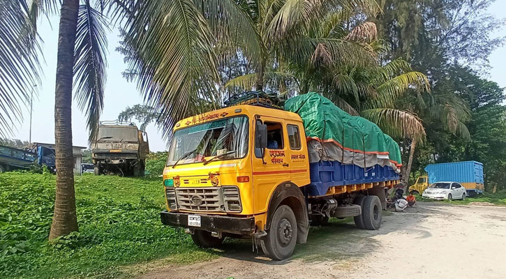 ট্রাকসহ মূসকবিহীন ৪ টন তামাক জব্দ, চালক-হেলপার আটক