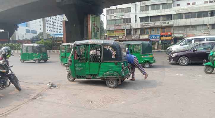 চালককে বলেন ‘গাড়ি গ্যারেজে রেখে কি লাভ’