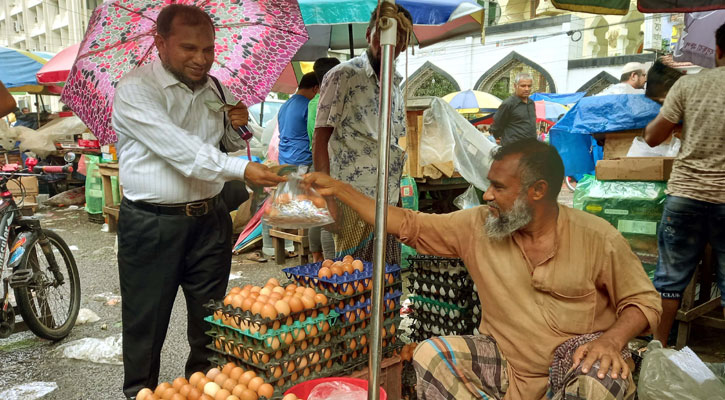 মুরগির খাদ্যের দাম কমানোর দাবি খামারিদের