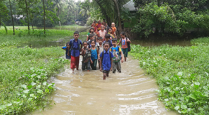 চার মাস ধরে পানিবন্দী ৪০ পরিবার