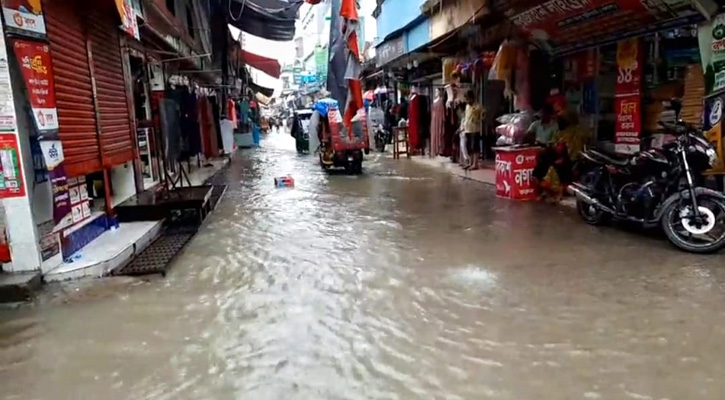 বরগুরায় উঁচু জোয়ার-বৃষ্টিতে নিম্নাঞ্চল প্লাবিত