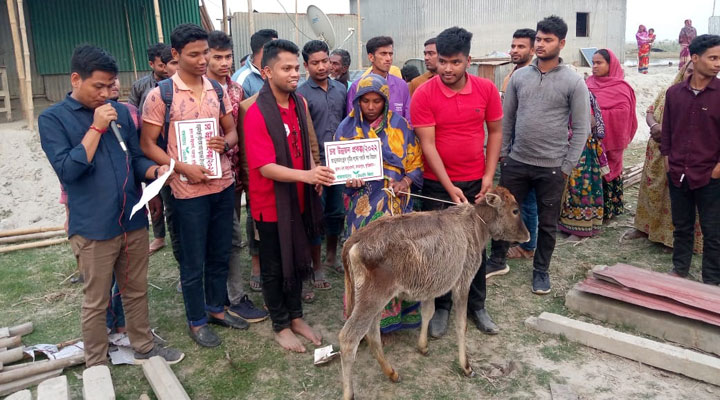 স্বাবলম্বী হবার সুযোগ পেল চরের ১০ পরিবার