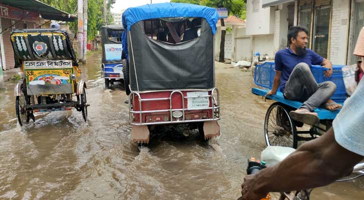 সামান্য বৃষ্টিতেই নাকাল পৌরবাসী!