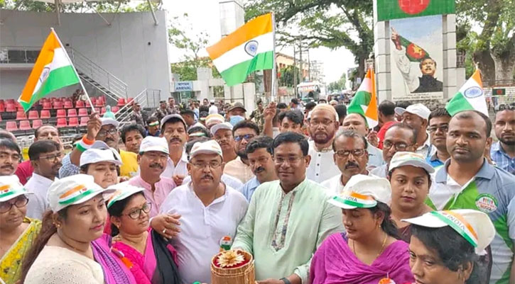 ‘রাখি বন্ধন’ উপলক্ষে প্রধানমন্ত্রীকে উপহার পাঠালেন মমতা