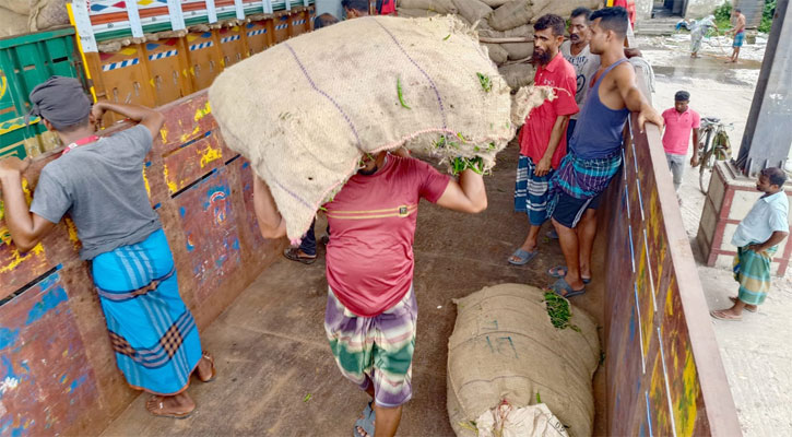 বেনাপোল দিয়ে এলো ৩৪ মেট্রিক টন কাঁচা মরিচ