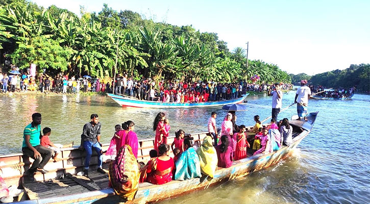 কুমার নদে নৌকাবাইচ প্রতিযোগিতা অনুষ্ঠিত