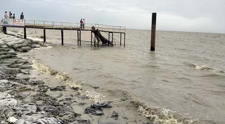 হাতিয়ার সঙ্গে সারা দেশের নৌ যোগাযোগ বন্ধ