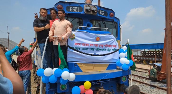 পদ্মায় ট্রায়াল স্পেশাল ট্রেন, প্রথম যাত্রী রেলমন্ত্রী