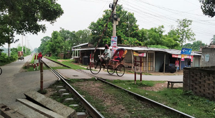 বাড়ছে অবৈধ রেলক্রসিং, ঘটছে ভয়াবহ দুর্ঘটনা