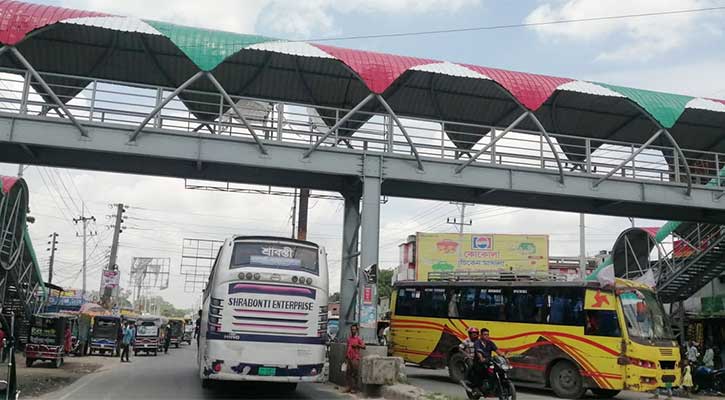 কোটি টাকার ফুটওভার ব্রিজ এখন গলার কাঁটা